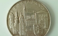 Reverz: Vyobrazenie siluety Starého mesta v Bratislave. Hore nápis: BRATISLAVA, dole rok 1990